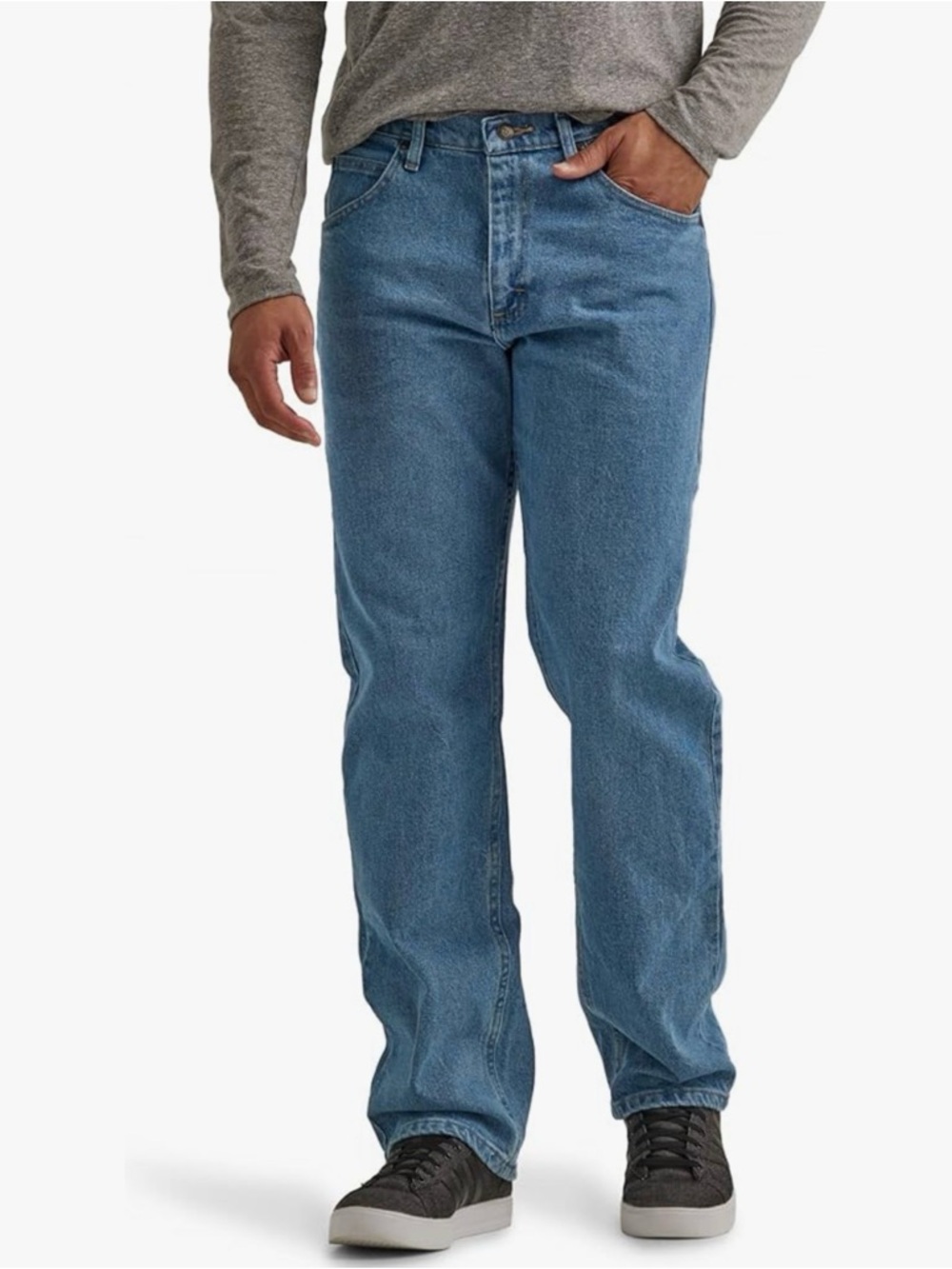 Wrangler Relaxed Fit Men's Jeans in Medium Blue